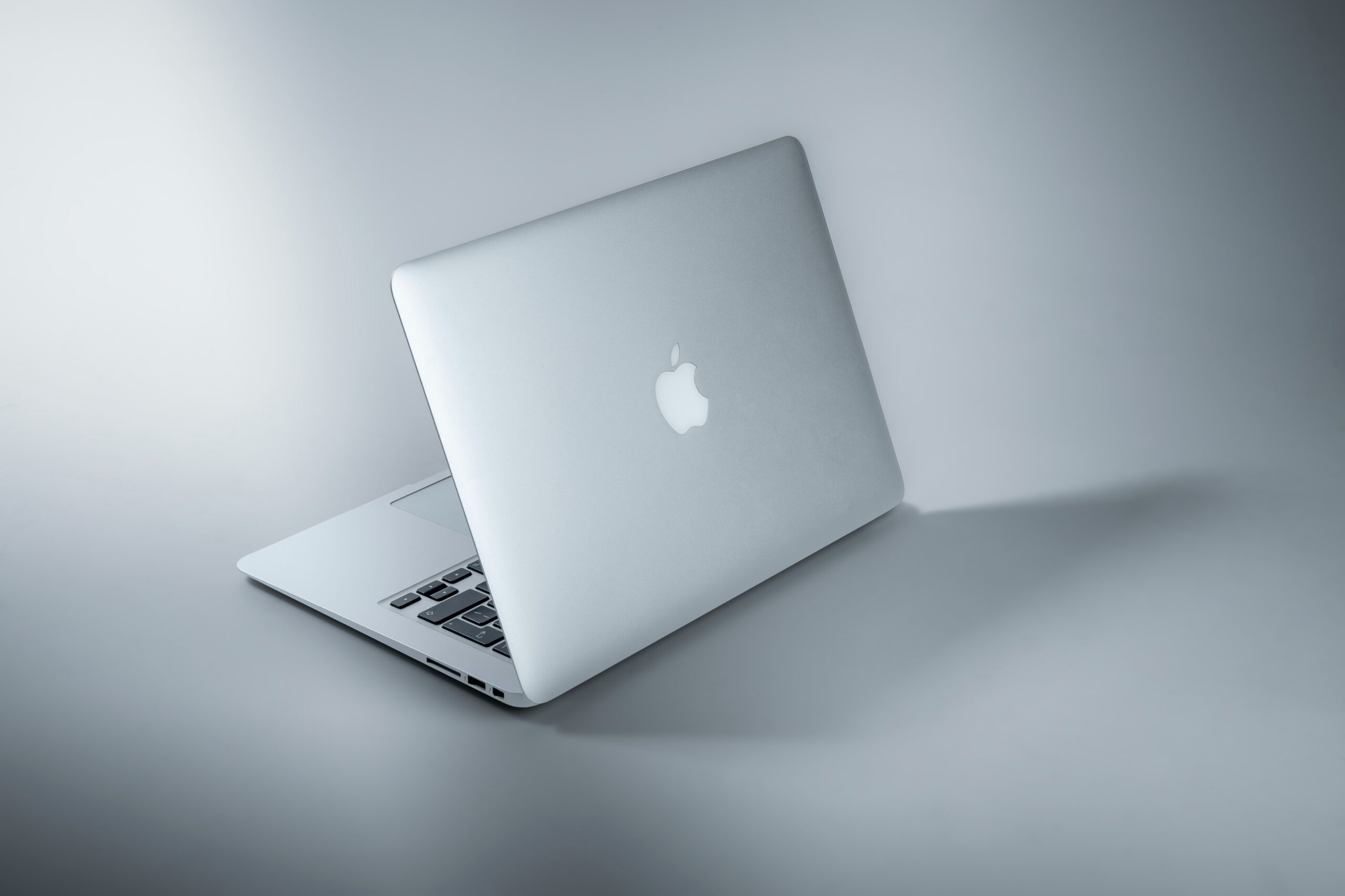 Laptop Apple terbaik untuk perusahaan