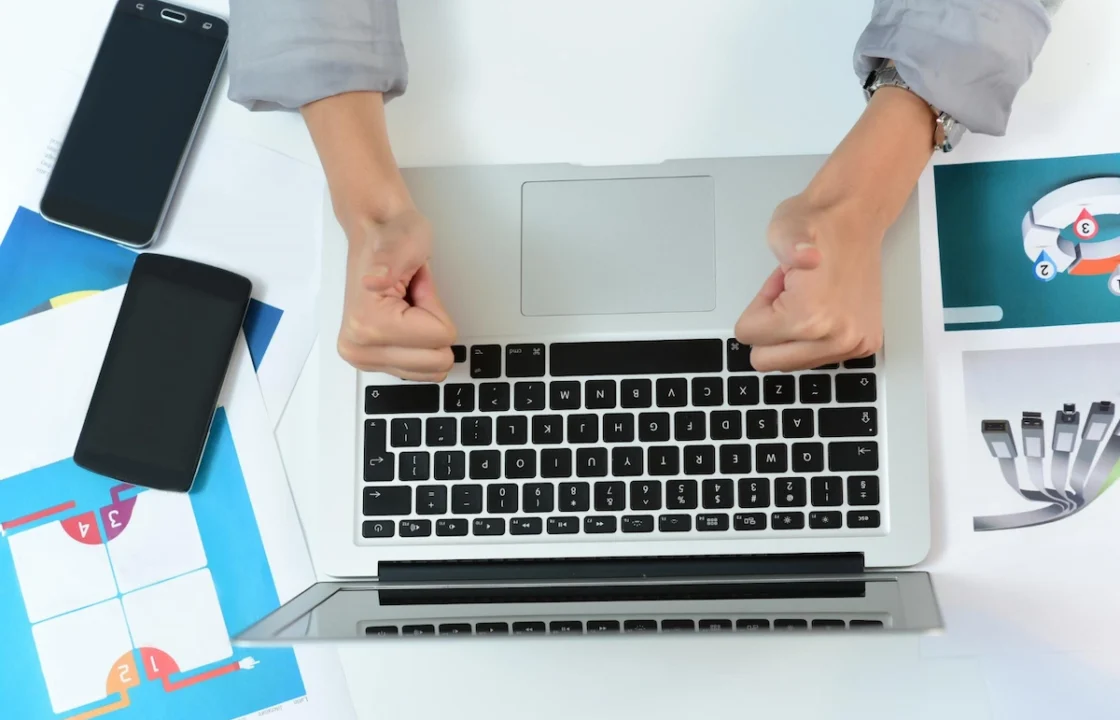 cara download aplikasi di laptop