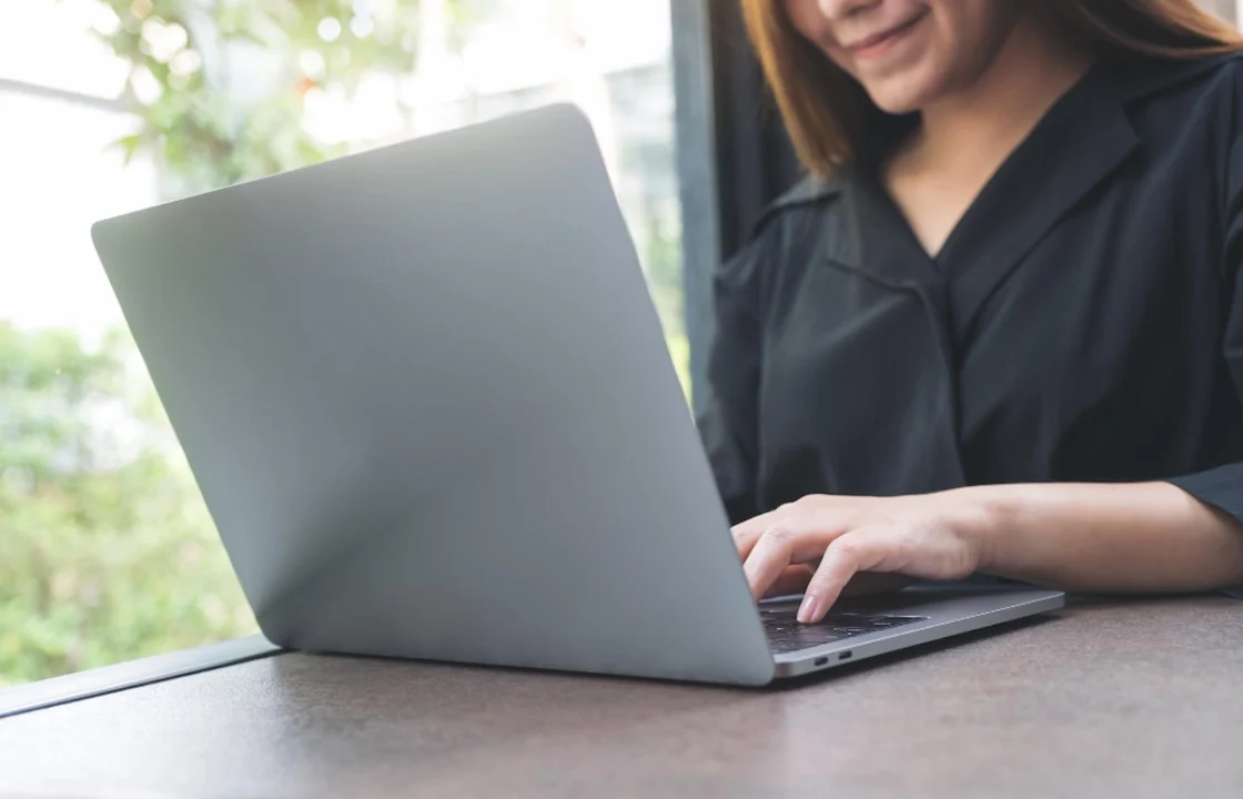 perbedaan MacBook m1 dan m2