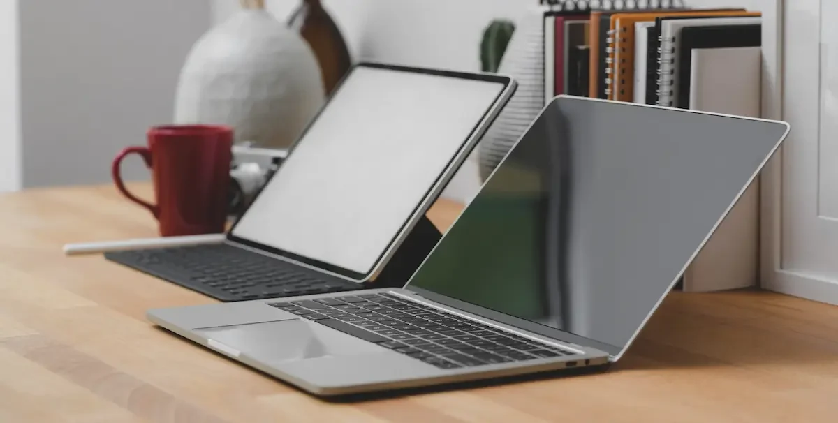 laptop layar lebar